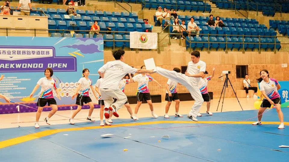 际交流, 选手们跨越