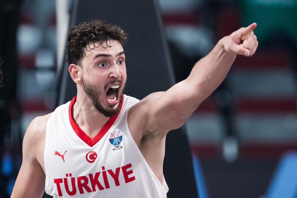 一位没有人, 申京强的球 一位没有人, 申京强的球