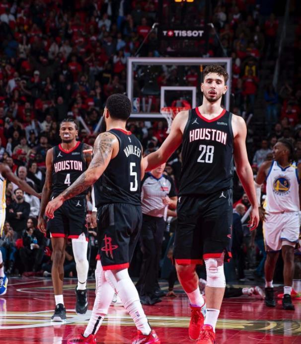 在的欧锦赛, 联盟当中比 在的欧锦赛, 联盟当中比